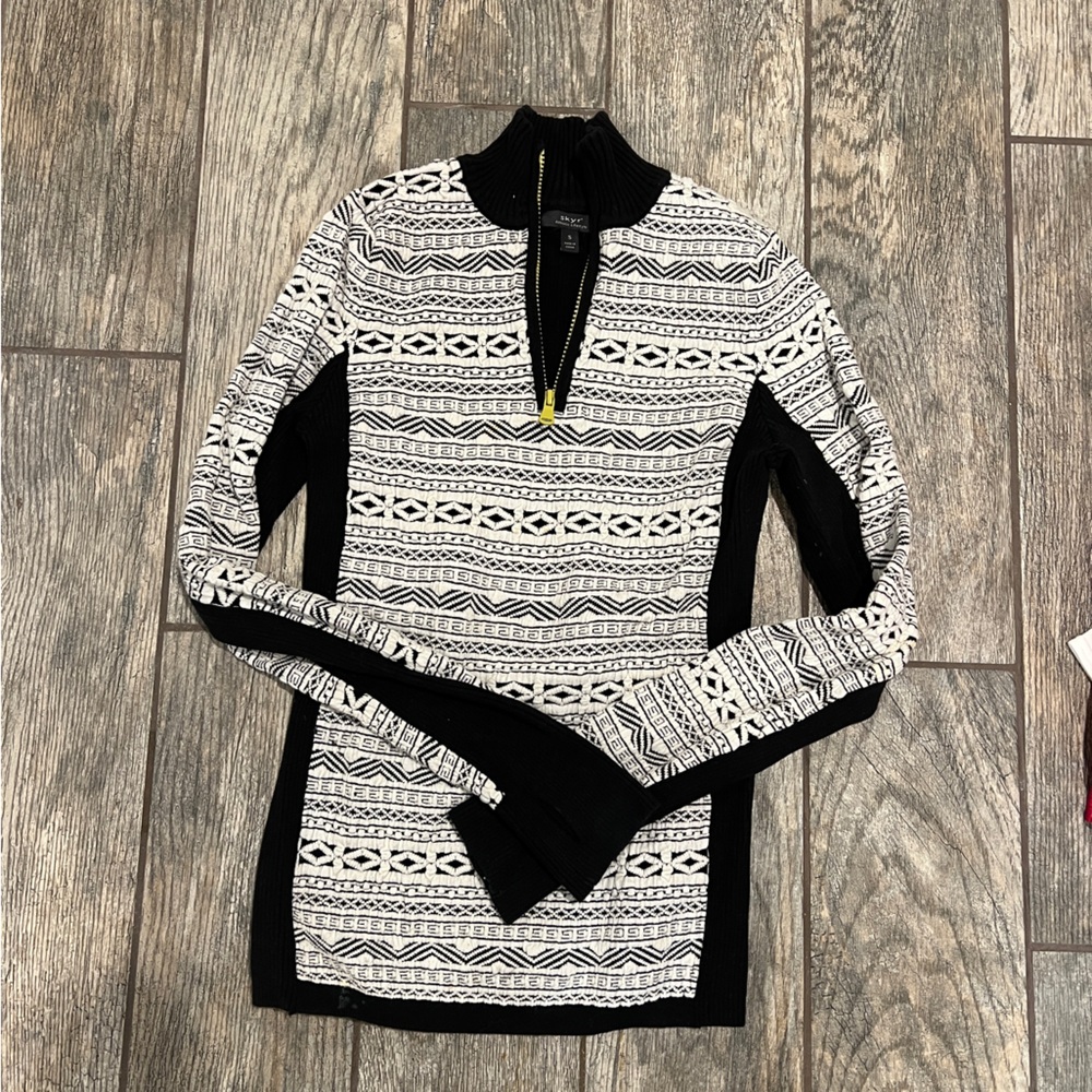 Skyr brand ski sweater. No itch! Cotton blend.  Stretchy and comfy!
